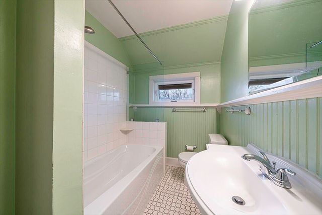 563 Rock - 152 Maple Street, Ashland, OR 97520