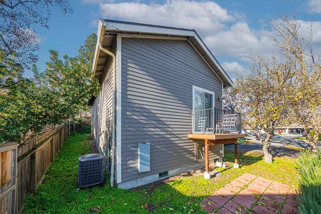 563 Rock - 152 Maple Street, Ashland, OR 97520