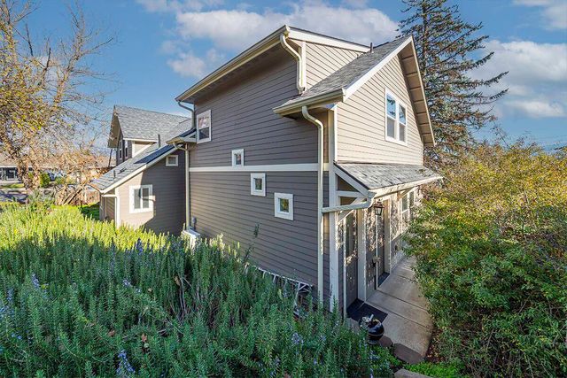 563 Rock - 152 Maple Street, Ashland, OR 97520