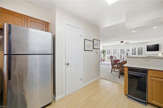 1213 Foursome LN, Virginia Beach, VA 23455