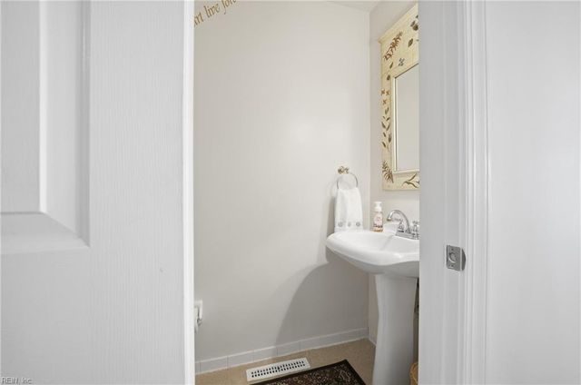 1213 Foursome LN, Virginia Beach, VA 23455