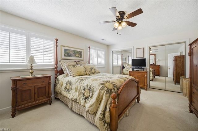 1213 Foursome LN, Virginia Beach, VA 23455