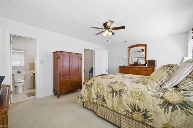 1213 Foursome LN, Virginia Beach, VA 23455