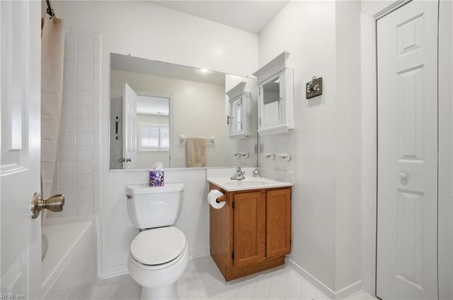 1213 Foursome LN, Virginia Beach, VA 23455