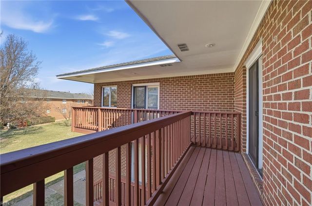 1213 Foursome LN, Virginia Beach, VA 23455