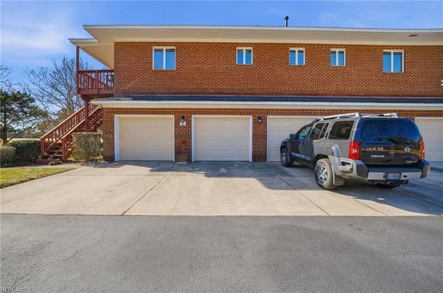 1213 Foursome LN, Virginia Beach, VA 23455