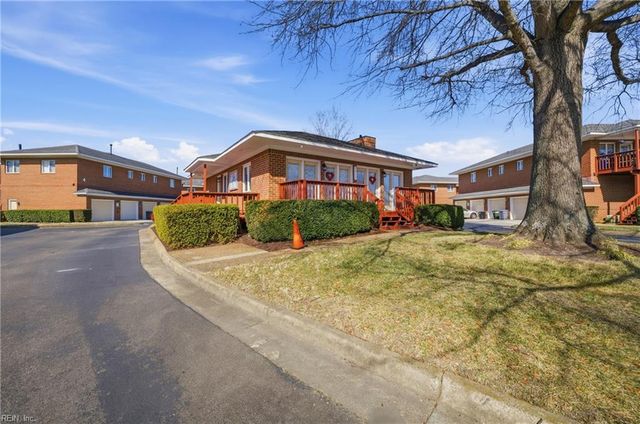 1213 Foursome LN, Virginia Beach, VA 23455