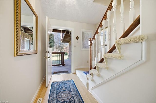 1213 Foursome LN, Virginia Beach, VA 23455