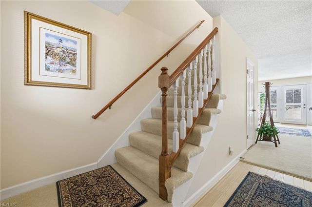 1213 Foursome LN, Virginia Beach, VA 23455