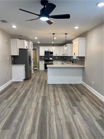 1821 Woodcock Place, Mobile, AL 36606