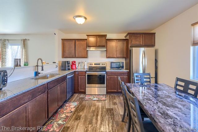 6034 Willow Trail, Grand Blanc, MI 48439