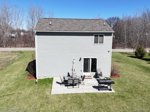 6034 Willow Trail, Grand Blanc, MI 48439