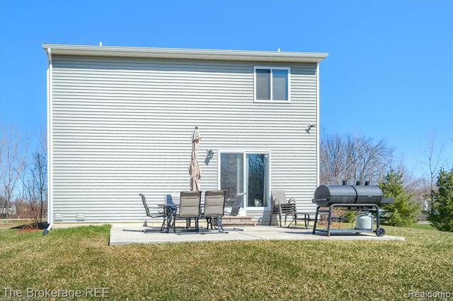 6034 Willow Trail, Grand Blanc, MI 48439