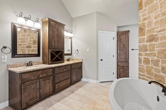 16 Riverstone PKWY, Belton, TX 76513