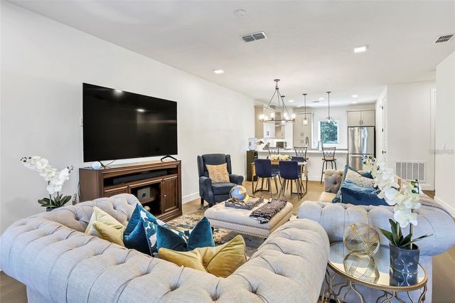 212 E PINELOCH AVENUE, Orlando, FL 32806