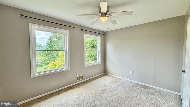 18 JOAN ST, Easton, PA 18042