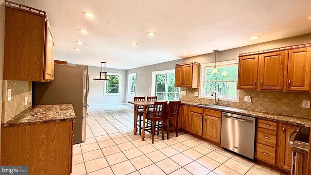 18 JOAN ST, Easton, PA 18042