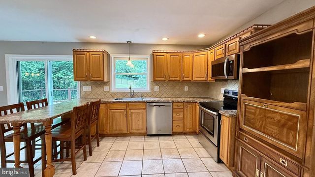18 JOAN ST, Easton, PA 18042