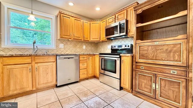 18 JOAN ST, Easton, PA 18042