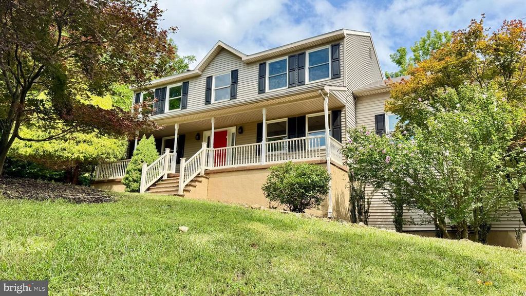 18 JOAN ST, Easton, PA 18042