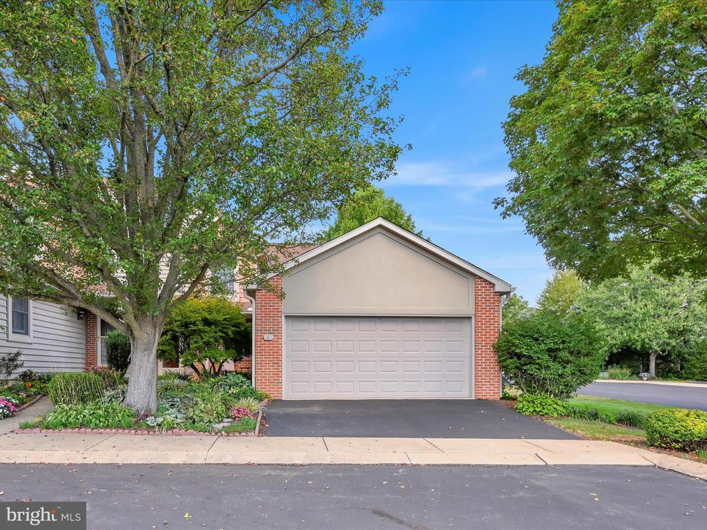 1 CARDIFF CT, Lititz, PA 17543