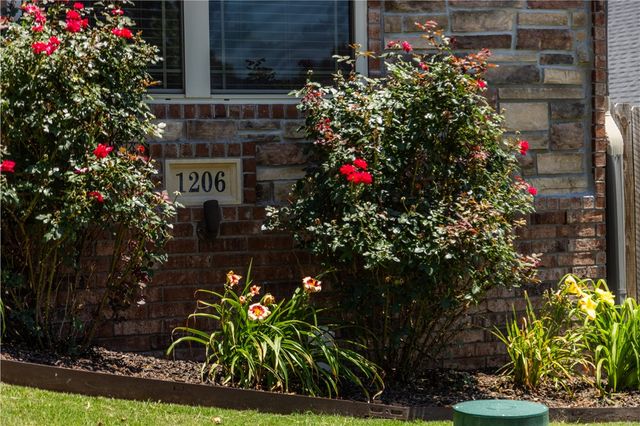 1206 Sycamore Street, Cave Springs, AR 72718
