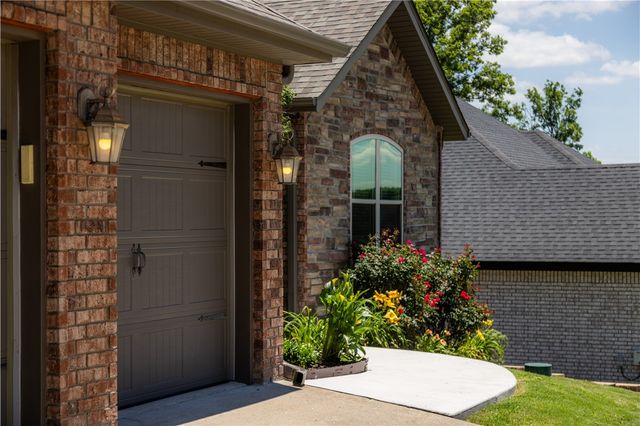 1206 Sycamore Street, Cave Springs, AR 72718
