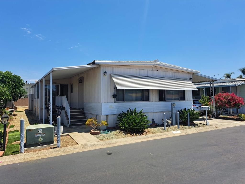 1010 E Bobier Dr 9, Vista, CA 92084 — exterior