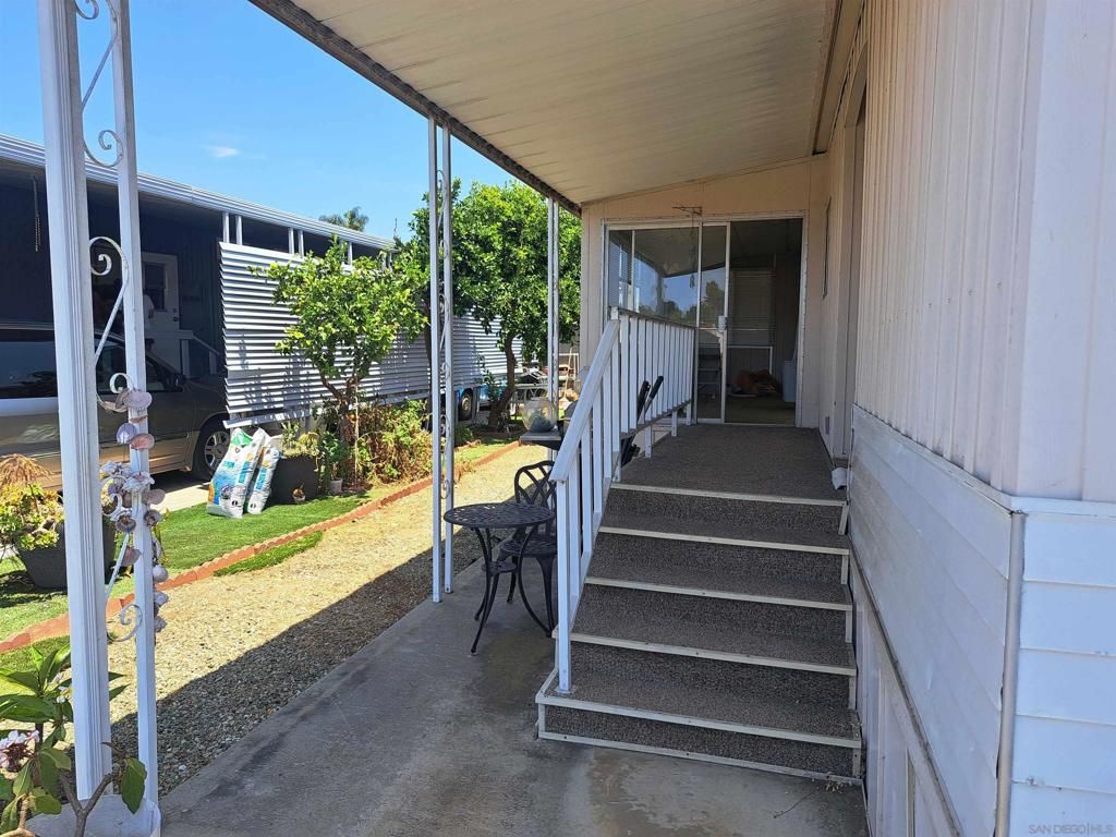 1010 E Bobier Dr 9, Vista, CA 92084 — photo 2