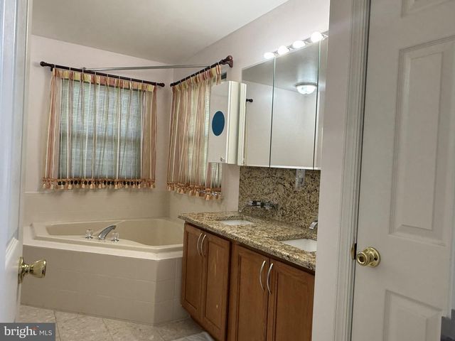 68 CONCORD BLVD, Sicklerville, NJ 08081