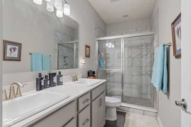 914 Ridge Rock Lane, Bargersville, IN 46106