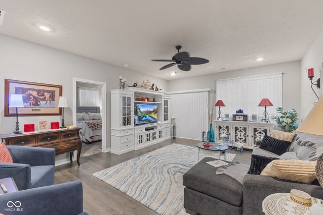914 Ridge Rock Lane, Bargersville, IN 46106