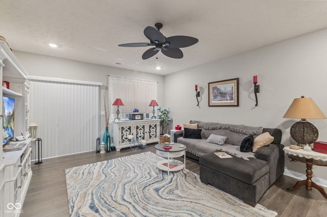914 Ridge Rock Lane, Bargersville, IN 46106