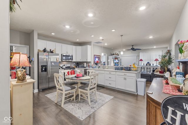 914 Ridge Rock Lane, Bargersville, IN 46106