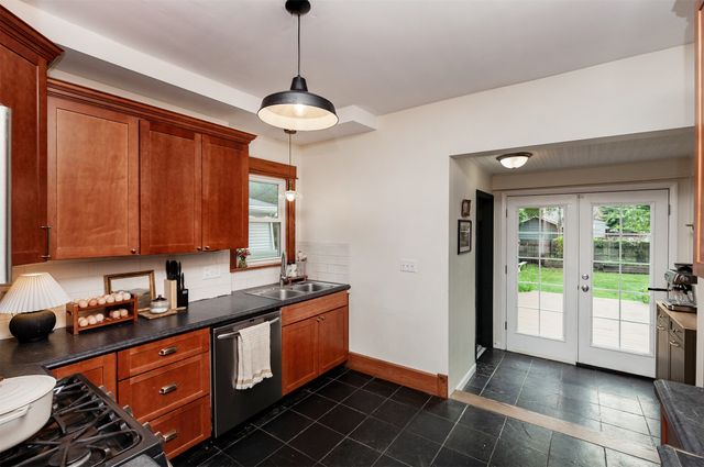 1643 York Street, Des Moines, IA 50316