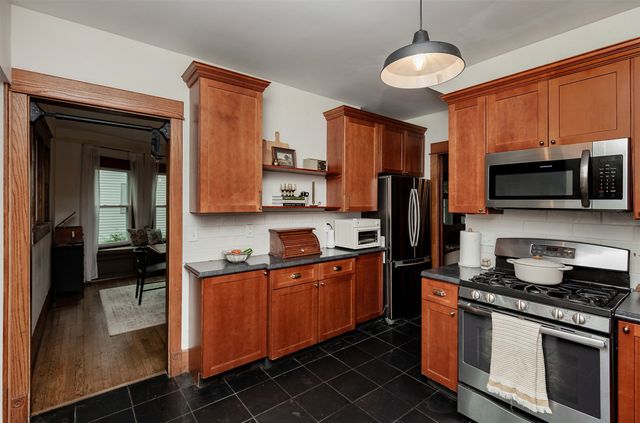 1643 York Street, Des Moines, IA 50316