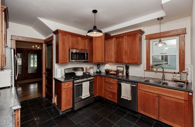 1643 York Street, Des Moines, IA 50316