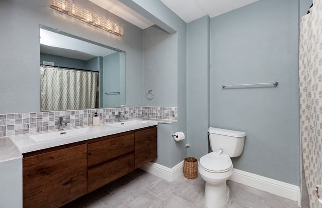 1643 York Street, Des Moines, IA 50316