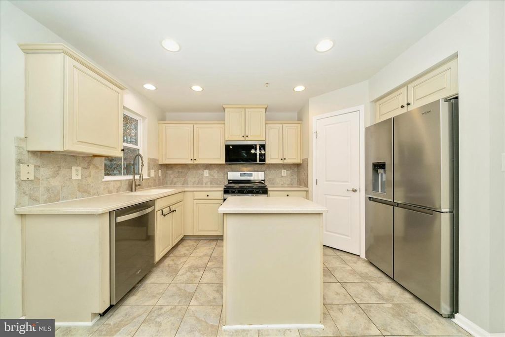 Image 17 of property listing at 7014 LINDEN AVE, Elkridge, MD 21075