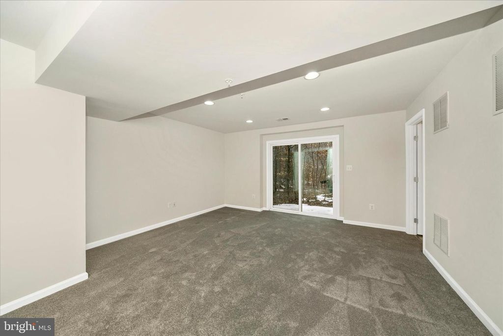 Image 36 of property listing at 7014 LINDEN AVE, Elkridge, MD 21075