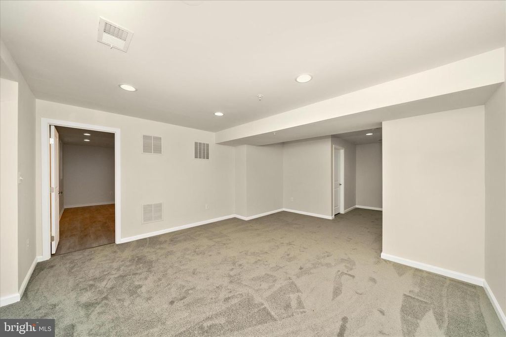 Image 38 of property listing at 7014 LINDEN AVE, Elkridge, MD 21075