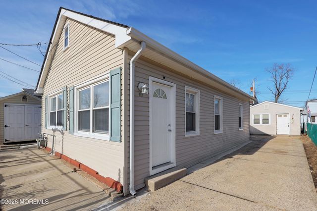 127 7th Street A, Hazlet, NJ 07734