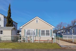 127 7th Street A, Hazlet, NJ 07734
