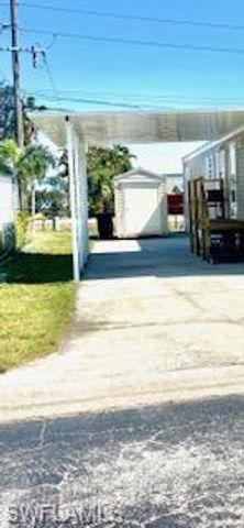 11000 Ballweg LN, Fort Myers, FL 33908