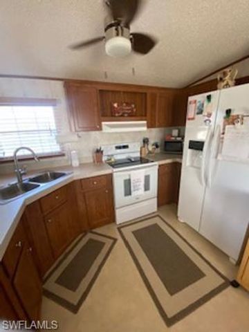 11000 Ballweg LN, Fort Myers, FL 33908