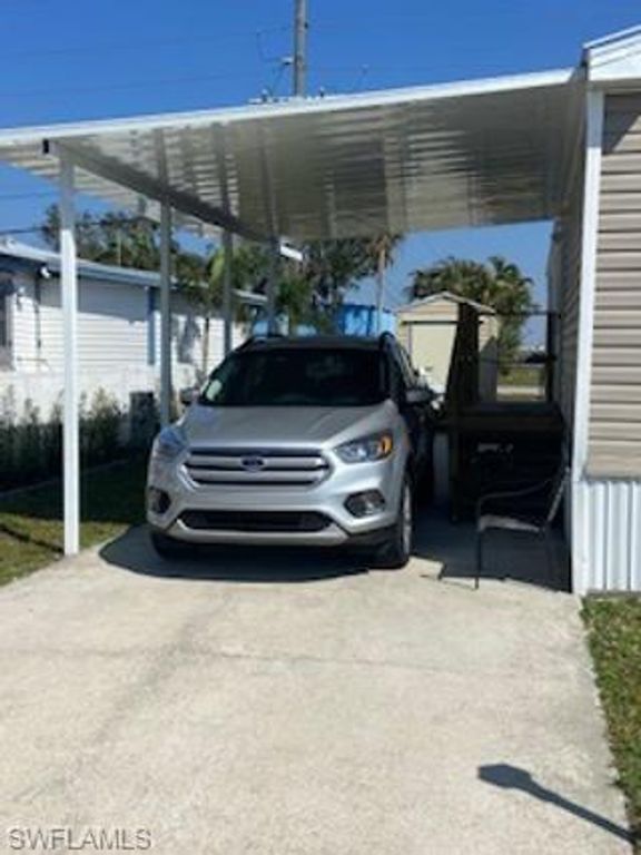 11000 Ballweg LN, Fort Myers, FL 33908