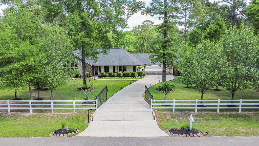 6002 Ranch Park Drive, Magnolia, TX 77354