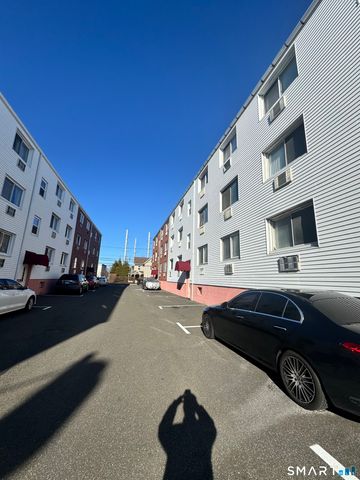 4 Van Zant Street B13, Norwalk, CT 06855