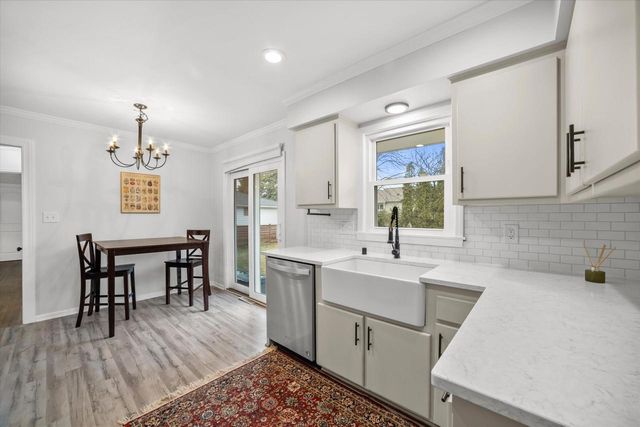 334 Barry AVENUE, Port Washington, WI 53074