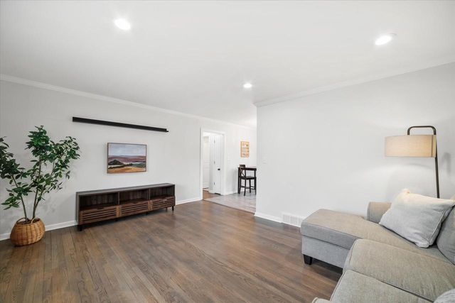 334 Barry AVENUE, Port Washington, WI 53074